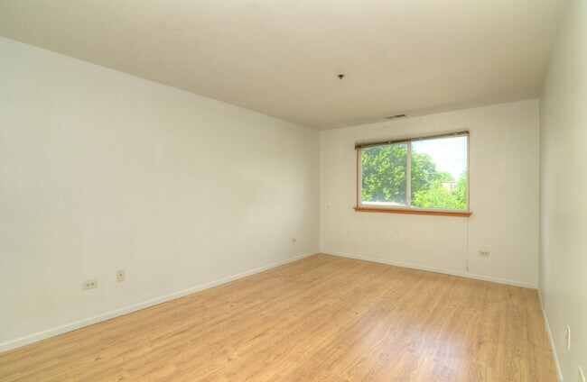 Foto del edificio - 881 N Swift Rd