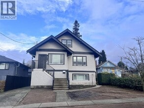 Building Photo - 5xx E 9th St