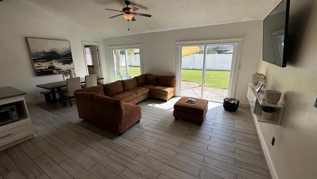 Foto del edificio - 1343 N Marcy Dr