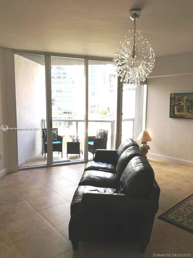 Foto del edificio - 475 Brickell Ave