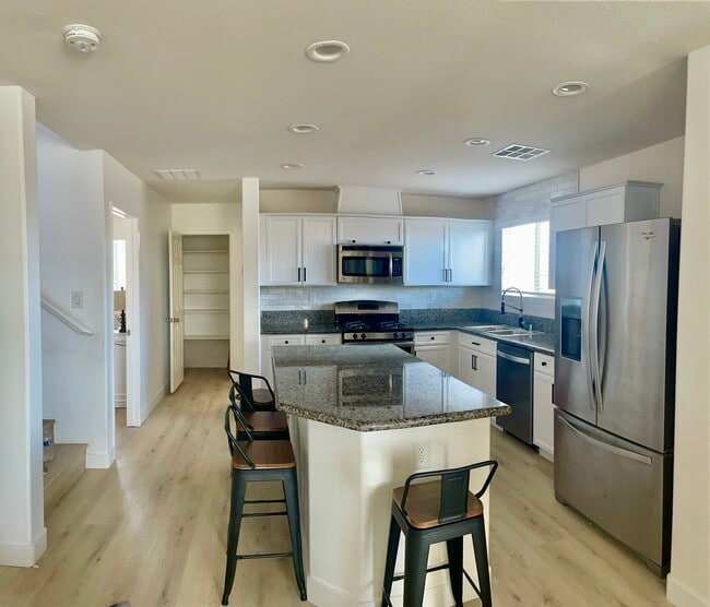 Foto del edificio - 7250 Sterling Rock Ave
