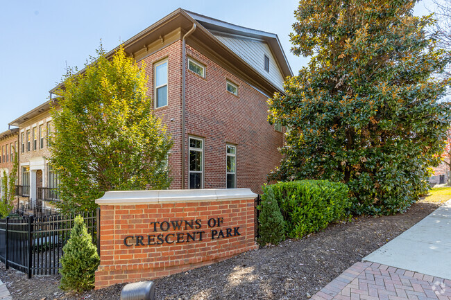 Building Photo - The Towns of Crescent Park