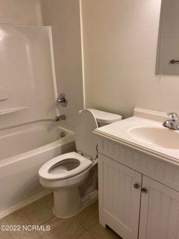 Building Photo - 113 Twin Wood Dr