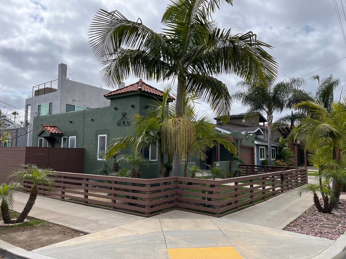 Primary Photo - 3545 Granada Ave