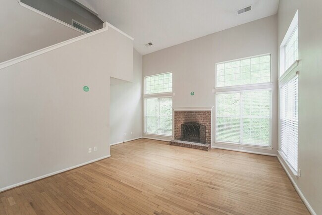 Foto del edificio - 8400 Woodford Bridge Dr