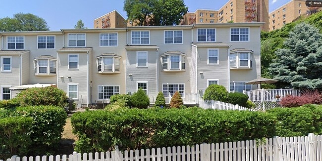 Building Photo - 60 Bergen Ridge Rd