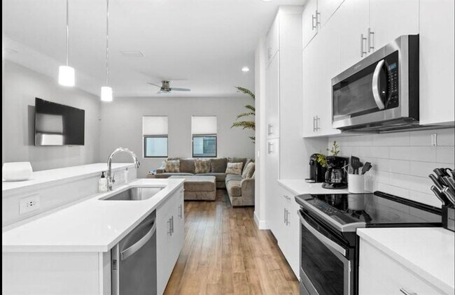 Foto del edificio - 1330 W Gray St