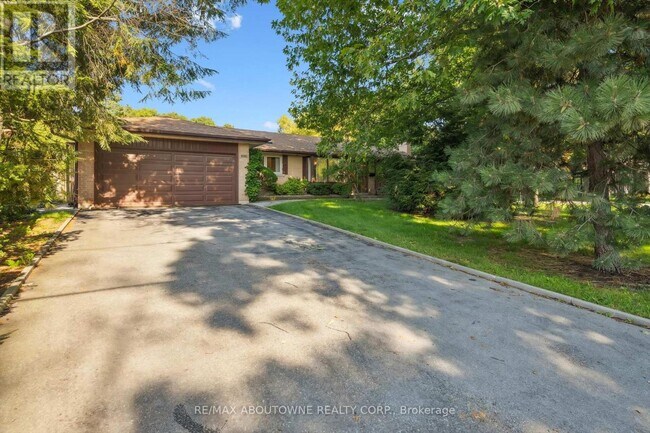 Building Photo - 1095 Linbrook Rd
