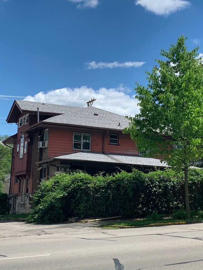 Building Photo - 802 N College Ave