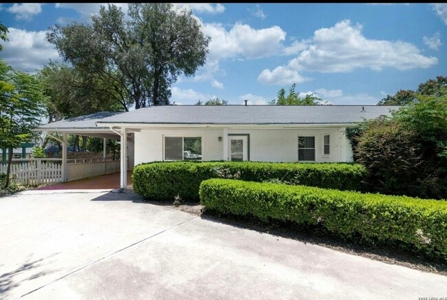 Foto del edificio - 356 Bobolink Dr