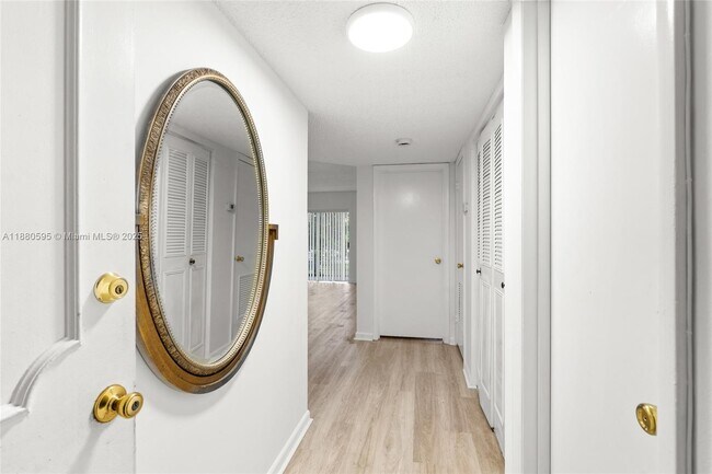 Foto del edificio - 4880 NW 22nd St
