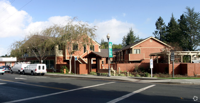 Building Photo - Loyola Plaza