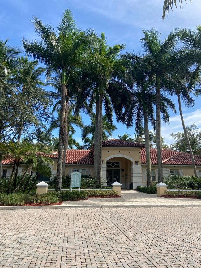 Building Photo - 6924 W Sample Rd