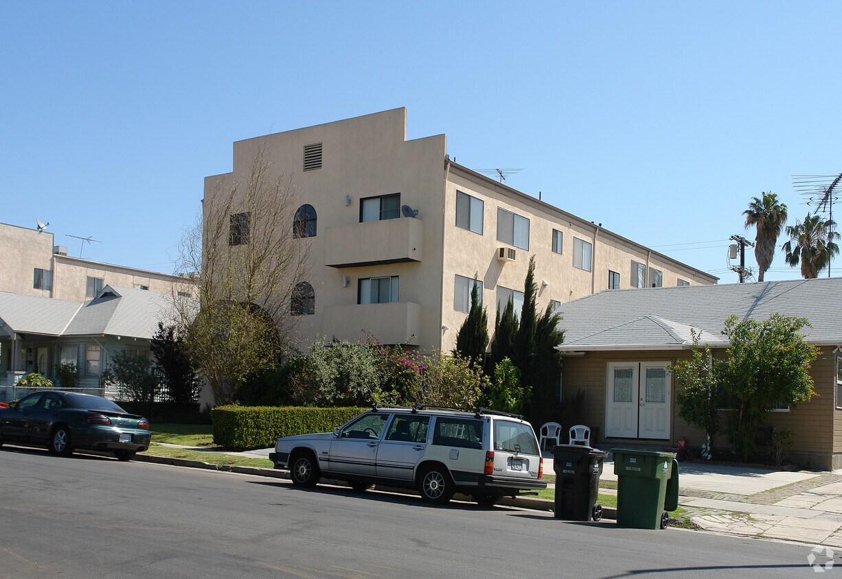 Primary Photo - 516 N Oxford Ave