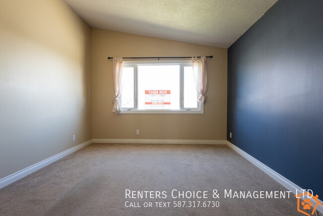 Building Photo - Pet Friendly Half Duplex Near Henderson Lake & Exhibition Park