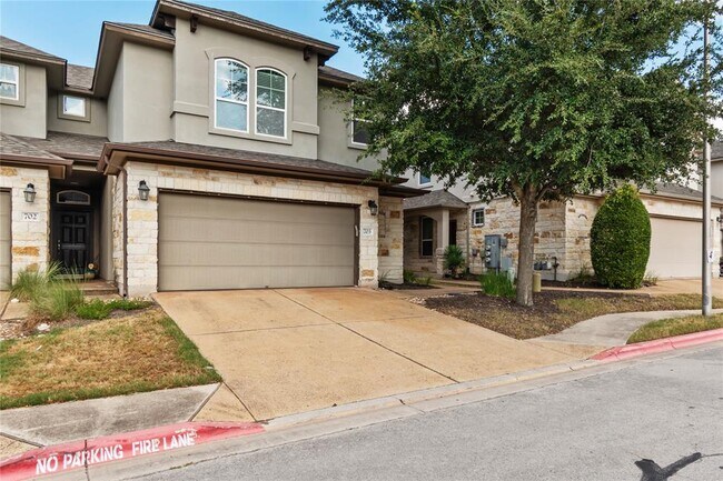 Foto del edificio - 13400 Briarwick Dr