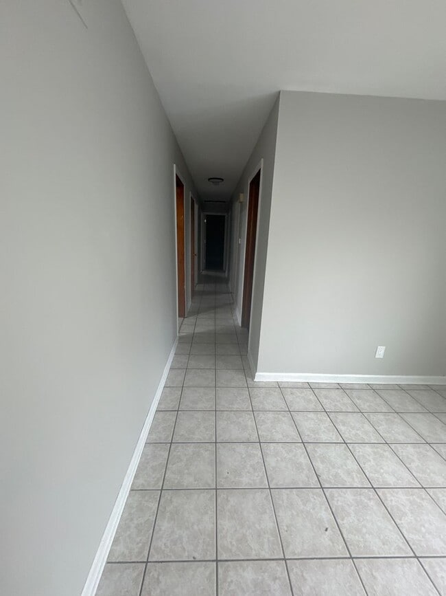 Building Photo - 718 Central Ave