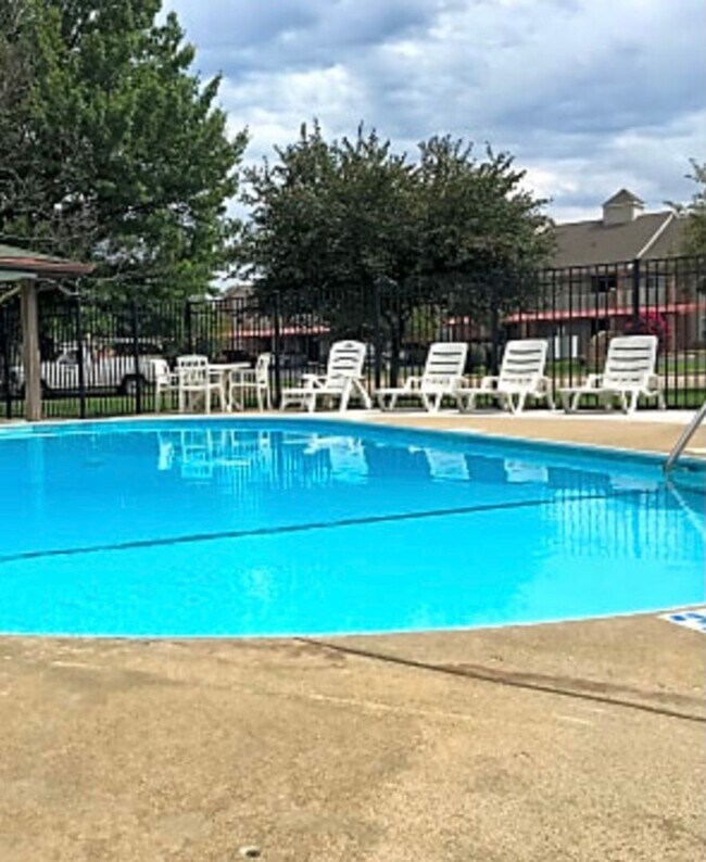 Building Photo - One bedroom one bath in great location!