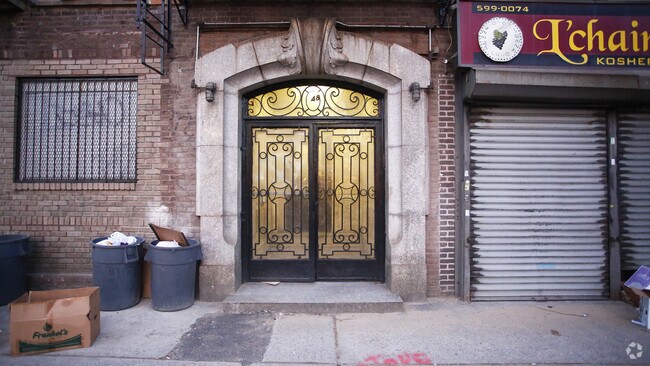 Building Photo - 348 Roebling St
