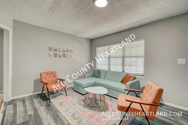 Building Photo - 625 Iowa St