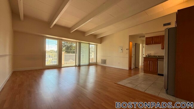 Building Photo - 12 Westgate Dr