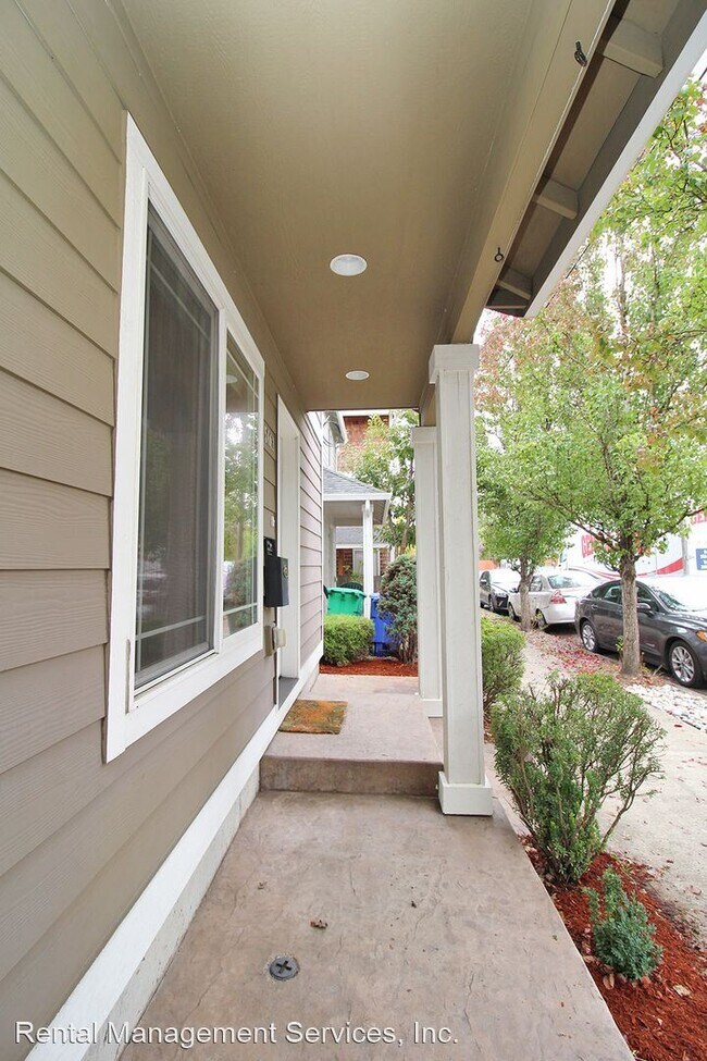 Building Photo - 2 br, 1 bath House - 5612 SE 22nd Ave