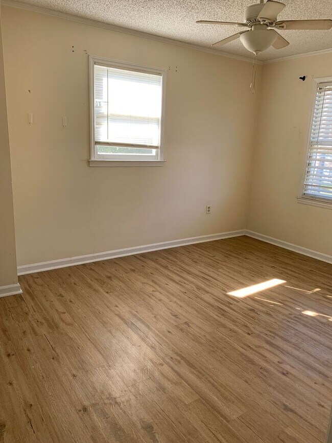 Foto del edificio - 2-Bedroom, 1.5-Bath town house