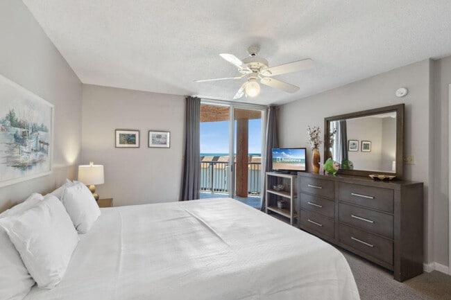 Foto del edificio - 633 W Beach Blvd
