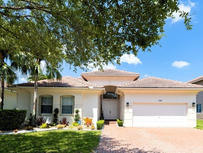 Foto del edificio - 3360 SW 195th Terrace
