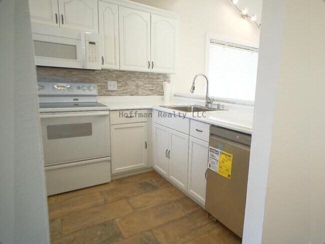 Foto del edificio - 2-Bed, 2-Bath Condo in Meadowood Community Temple Terrace
