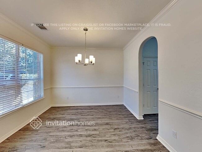 Building Photo - 411 Drake Ln