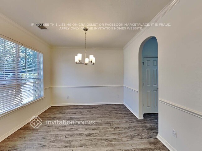 Foto del edificio - 411 Drake Ln