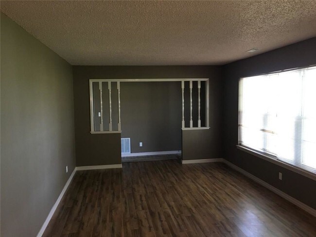 Foto del edificio - 4847 W Wedington Dr
