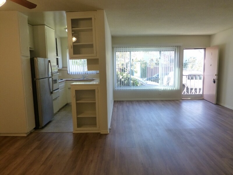 Primary Photo - 6088 Cashio St