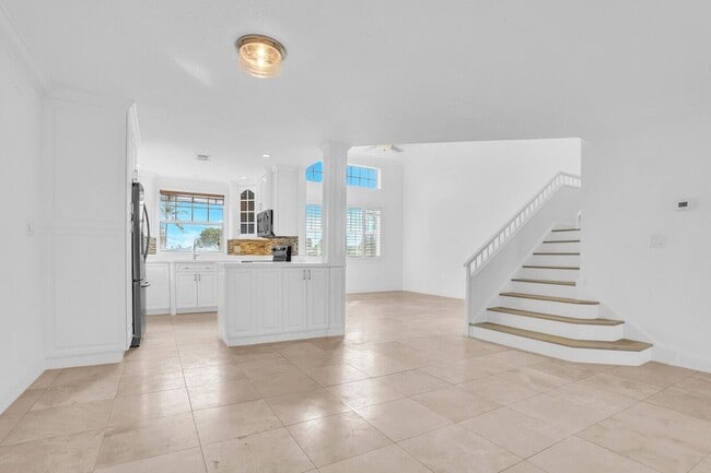 Building Photo - 705 Mainsail Cir