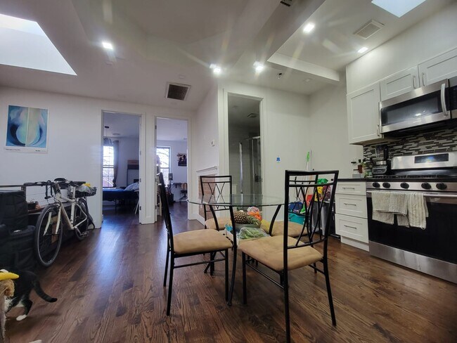 Building Photo - 1043 Jefferson Ave