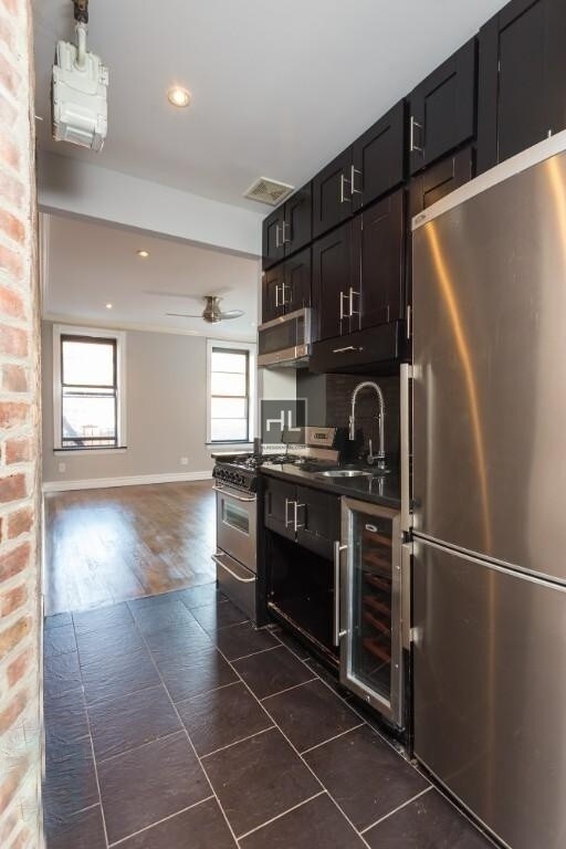 Building Photo - 2 Bed 2 Bath in Gramercy - East 18th Street