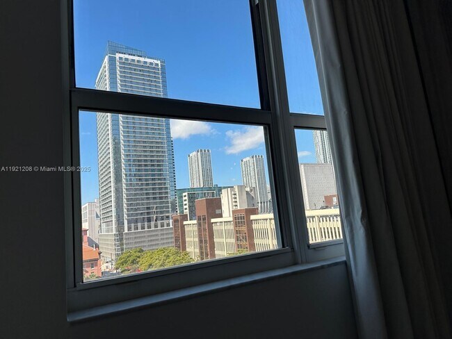 Foto del edificio - 133 NE 2nd Ave