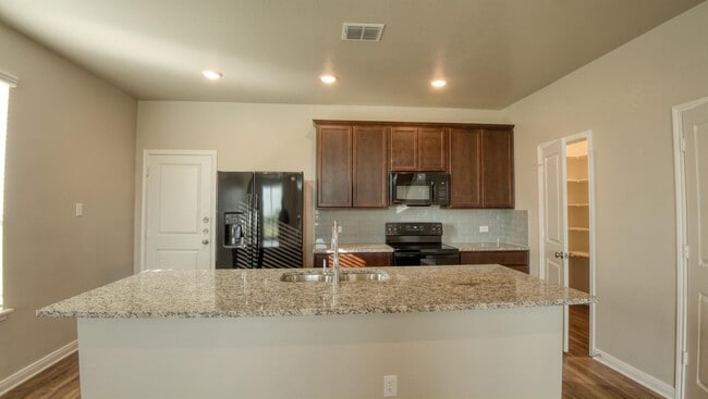 Building Photo - 1610 Lummus Dr