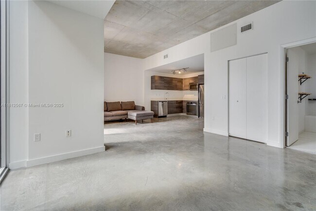 Foto del edificio - 151 SE 1st St