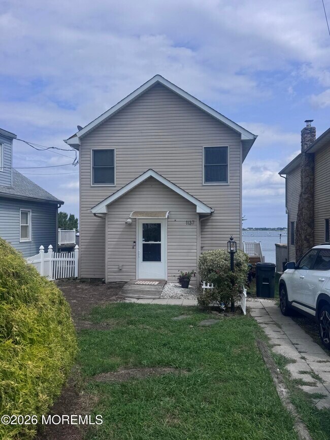 Building Photo - 1137 Woodmere Dr