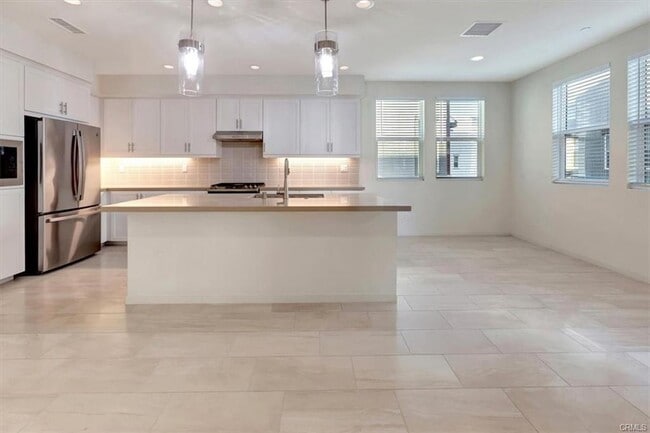 Building Photo - 137 Mirth