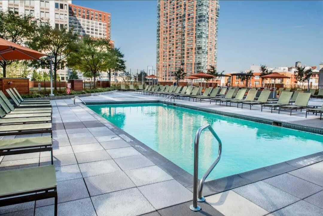 Foto principal - 57 Christopher Columbus Dr