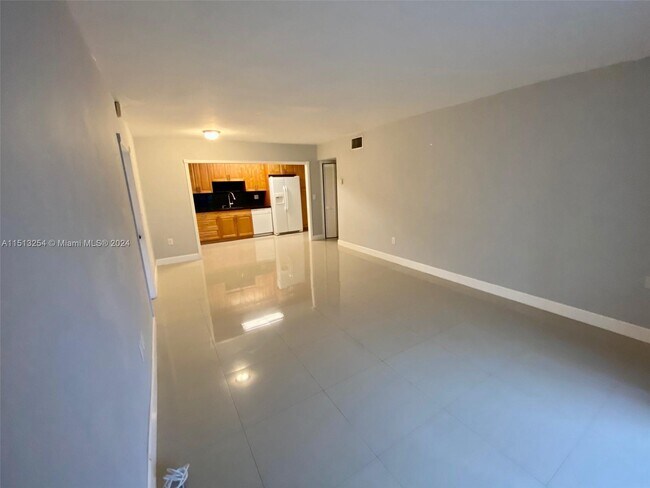 Foto del edificio - 7913 SW 104th St