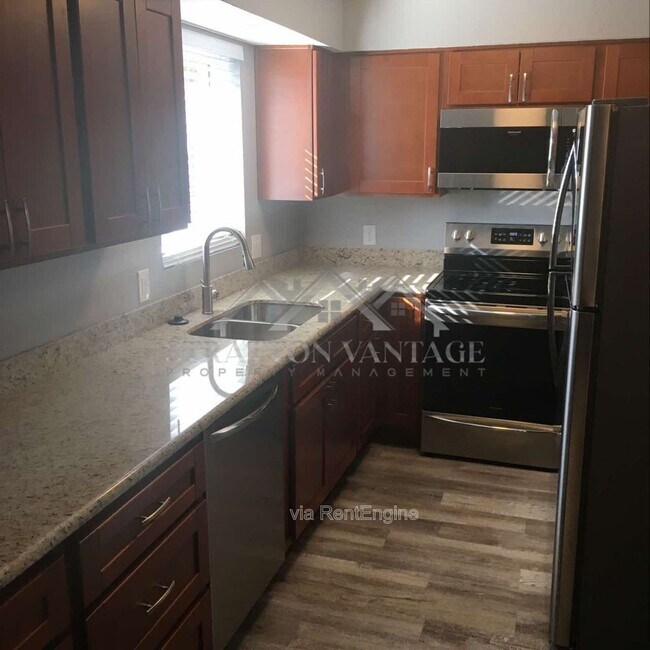 Building Photo - 852 N Stapley Dr