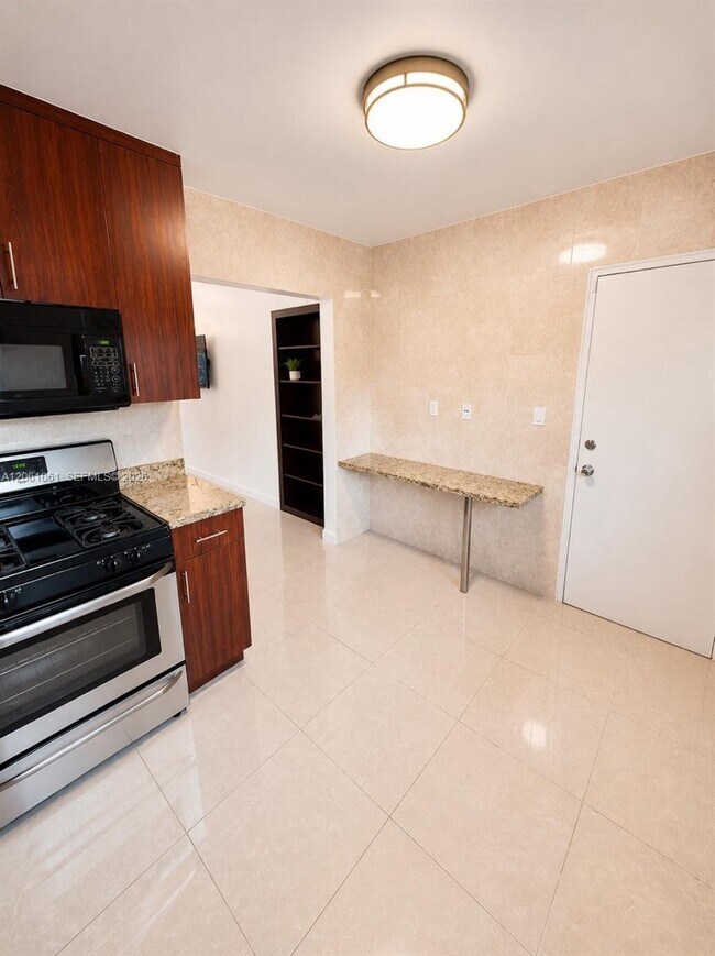 Foto del edificio - 1050 94th St
