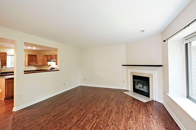 Building Photo - 1011 Highlands Dr