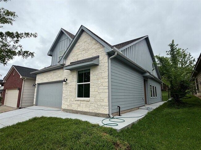 Building Photo - 110 Cove