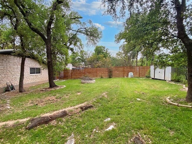 Building Photo - 6008 Oakclaire Dr