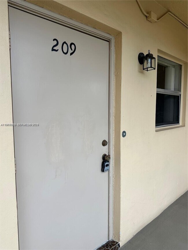 Foto del edificio - 200 Ashbury Rd